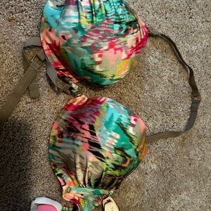 Victoria’s Secret bikini halter top size 34DD. Brand new tags intact